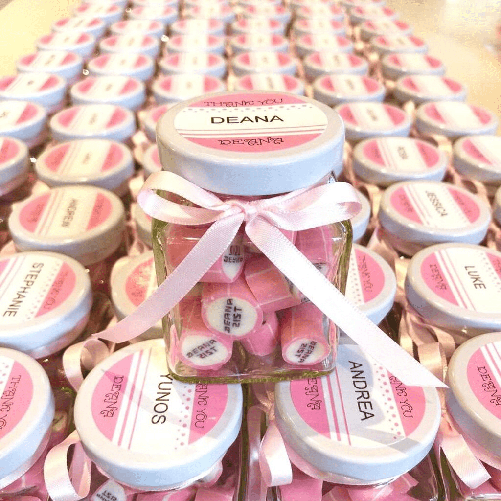 Delicious candy & place card as 2 in 1 gift!